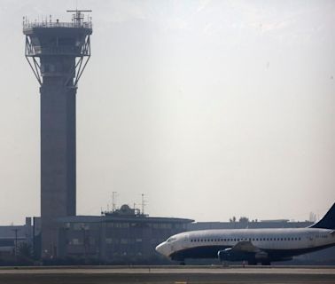 Aeropuerto de Santiago suspende arribos de aviones por masiva presencia de aves - La Tercera