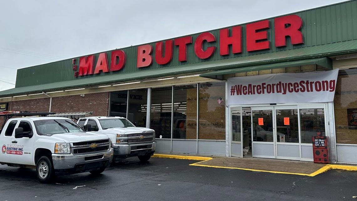 South Arkansas grocery store to reopen with 'limited hours' after mass shooting