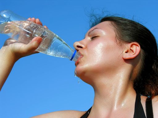 How Much Water Should You Drink Each Day During A Heat Wave