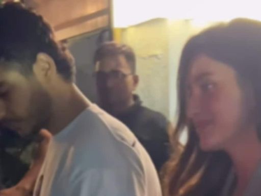 Ishaan Khatter And Rumoured Girlfriend Chandni Bainz Leave Hand-In-Hand After Dinner Date - News18