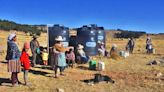 En Vacas, las familias acarrean agua en burro y sobreviven con 20 litros a la semana