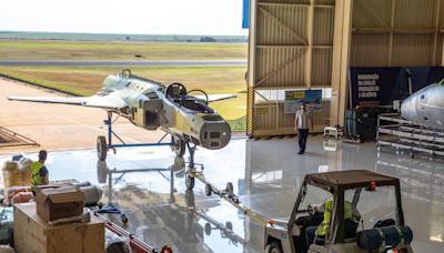 Caça Gripen produzido no Brasil se prepara para decolar em 2025; veja vídeo e fotos