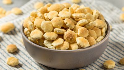 It's So Easy To Transform Bland Oyster Crackers Into The Perfect Snack