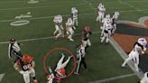 Conmoción en la NFL: un jugador colapsó y fue reanimado tras chocar con un rival en medio de un partido