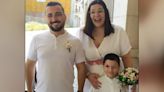 El hijo de Sofía y Adrián, el alzireño hospitalizado durante su luna de miel en México, volverá a España con su tío este fin de semana