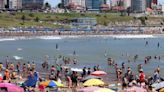 Huir del calor: la costa, otra vez un imán para la última escapada del año