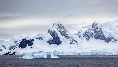 Russia could rip up decades-old treaty and claim oil-rich Antarctic land, expert warns