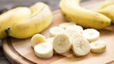 Cut bananas will stay fresh for a month when stored using genius method