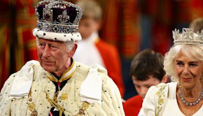 King opens Parliament supported by bandage-free birthday Queen