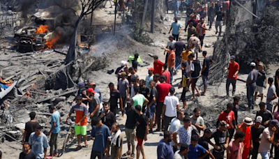 Hamás acusa al ejército israelí de matar a 90 personas en un ataque contra una zona humanitaria de Gaza