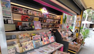 El quiosco de Florencia, un pequeño templo de discos de música en vinilo en Barcelona: "Es un formato atractivo"