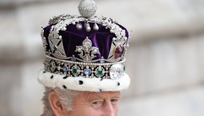 König Charles III.: Mit der Krone kam die Krise