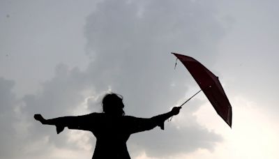 Bengaluru News Live Updates: IMD forecasts cloudy skies, light rains in city today