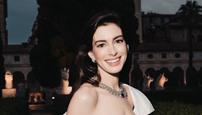 Anne Hathaway’s Trick For Plumper Lips? A Hair Pin