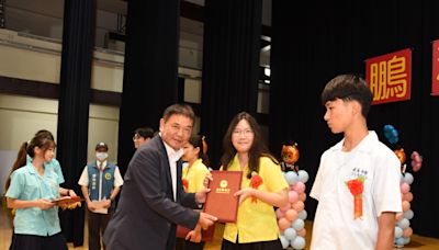 鍾東錦出席建臺中學畢業典禮 祝福並期勉畢業生尊師重道孝順父母