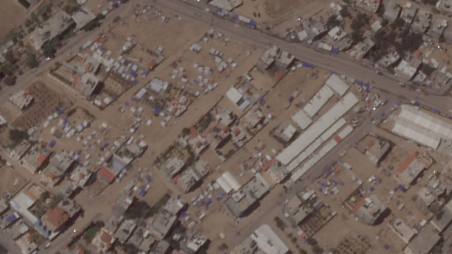 Satellite imagery shows Palestinians fleeing Rafah’s tent cities as threat of major attack looms | CNN