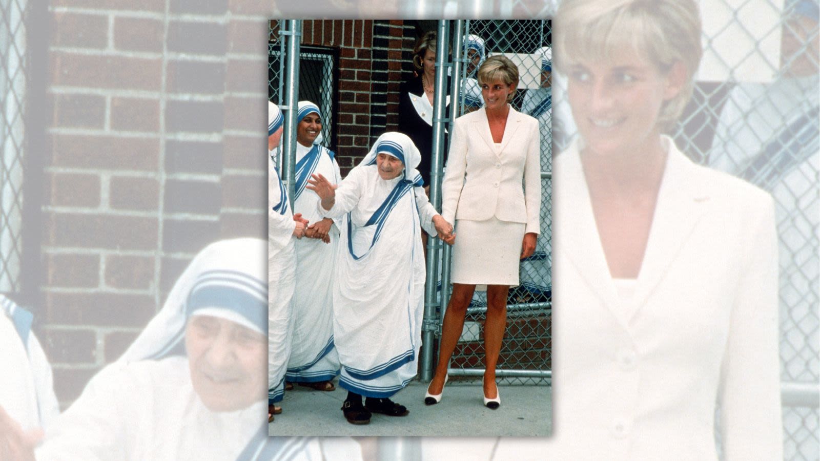 Fact Check: Pic Really Shows Princess Di Holding Hands with Mother Teresa