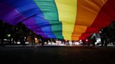 Y tú, ¿cómo saliste del armario? Tres generaciones hablan de sus miedos, la lucha por la visibilidad, los avances logrados y el orgullo LGTBI