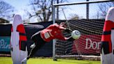 Afición de Alajuelense podría despejar la incógnita de saber cómo ataja Alejandro Duarte