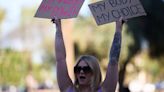 El Senado de Arizona votó a favor de derogar una ley de 1864 que prohíbe casi todos los casos de aborto