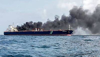 偷運伊朗原油出事了？ 中資油輪在新加坡海域撞船起火 - 自由財經