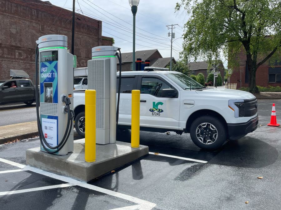 BrightRidge cuts ribbon on downtown EV charging station