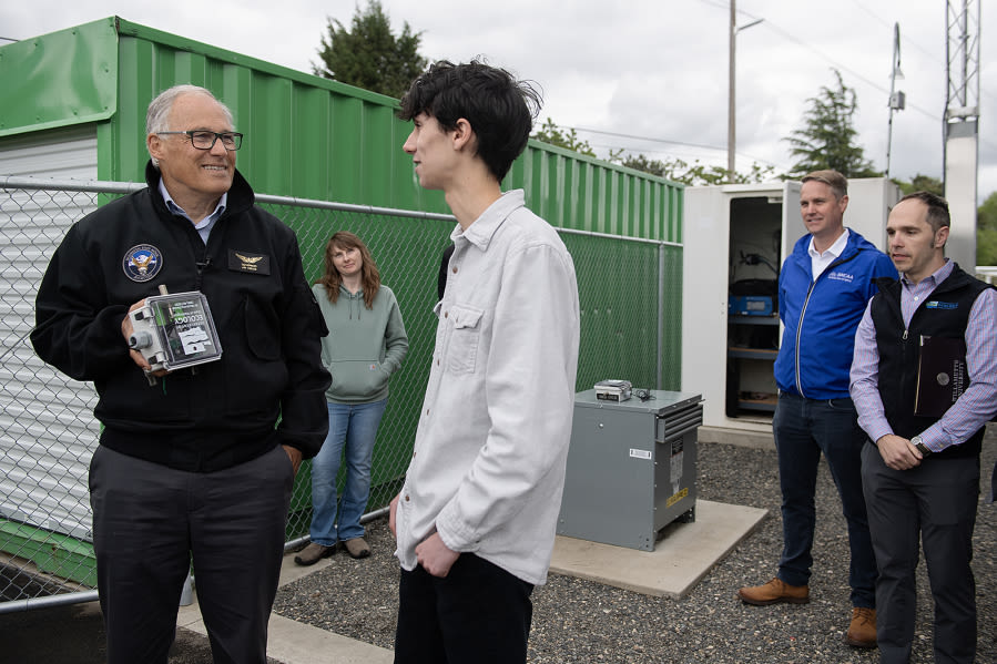 Gov. Jay Inslee visits air quality monitoring site at Mountain View High School