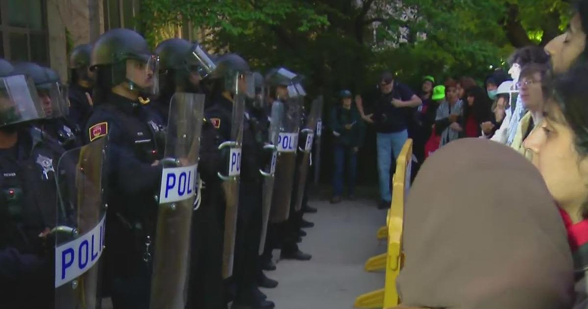 University of Chicago protesters call removal of pro-Palestinan encampment a "brutal police raid"