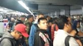 Metro CDMX hoy: Sacan tren de Línea 3 y 'desquicia' a usuarios