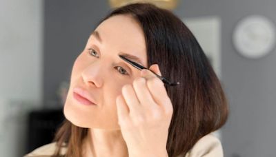 Cómo aprender a maquillarse las cejas para que luzcan naturales