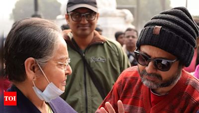 Shiboprosad Mukherjee rushes to Mumbai to pay a visit to Rakhee Gulzar | Bengali Movie News - Times of India