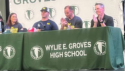 Birmingham Groves' 4-star tackle Avery Gach chooses Michigan