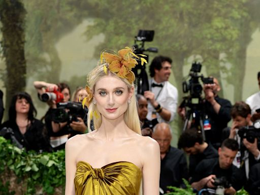 The Crown's Elizabeth Debicki Gleamed in Gold on the Met Gala Red Carpet