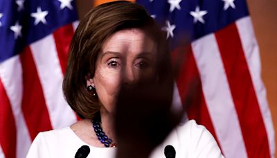 Nancy Pelosi sugere a Joe Biden que repense candidatura