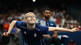 Félix Lebrun cale face à la muraille Fan Zhendong