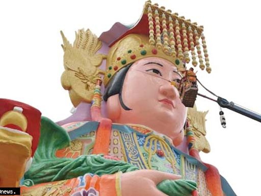 竹南龍鳳宮136台尺媽祖神像第四度油漆 點睛