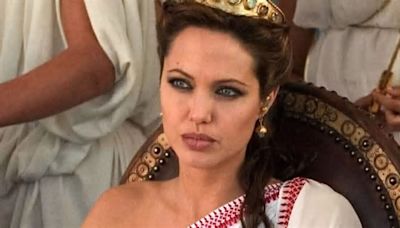 La Cleopatra di Angelina Jolie era un mix di epicità, rigore storico e triangoli amorosi (che non vedremo mai)