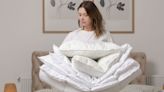 Clean and whiten duvet and pillows without a washing machine using 1 simple move