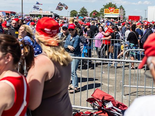 Trump rally attracts thousands to Michigan airport