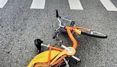 影/急啥？中壢客運搶黃燈「撞UBike」差點把騎士收了 驚險畫面曝光