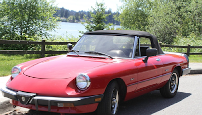 This Alfa Romeo Spider Has Just 20k-Miles and Is Freshly Serviced For Summer