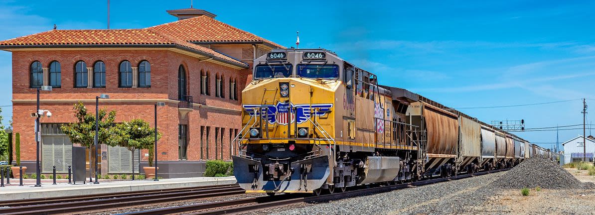 Union Pacific Corporation's (NYSE:UNP) Intrinsic Value Is Potentially 30% Above Its Share Price