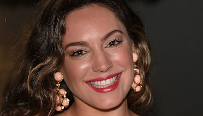Kelly Brook just wore the most flattering striped bikini we ever saw