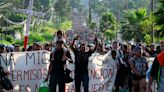 Video Shows Large Migrant Caravan Walking to US Border from Southern Mexico in October 2023