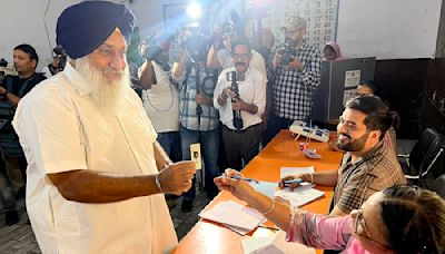 Badal dissolves SAD core committee amid rebellion