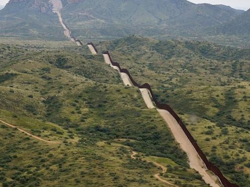 Scorching heat in the US Southwest kills three migrants in the desert near the Arizona-Mexico border