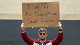Ryan Gosling Fills in as 'Stunt Double' for Instagram's Dude with Sign — See the Funny Photo
