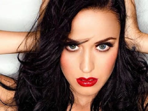 Katy Perry le dice adiós a su cabello largo: estrena corte bob y luce fabulosa, se restó años