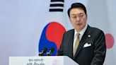 El presidente surcoreano pide perdón por la "conducta insensata" de su mujer al aceptar un bolso de 2.000 euros