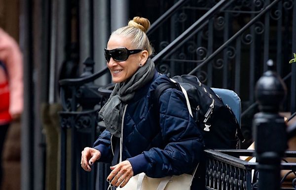 Goodbye, Manolos! Sarah Jessica Parker’s Unlikely Summer Shoe Is a Clog